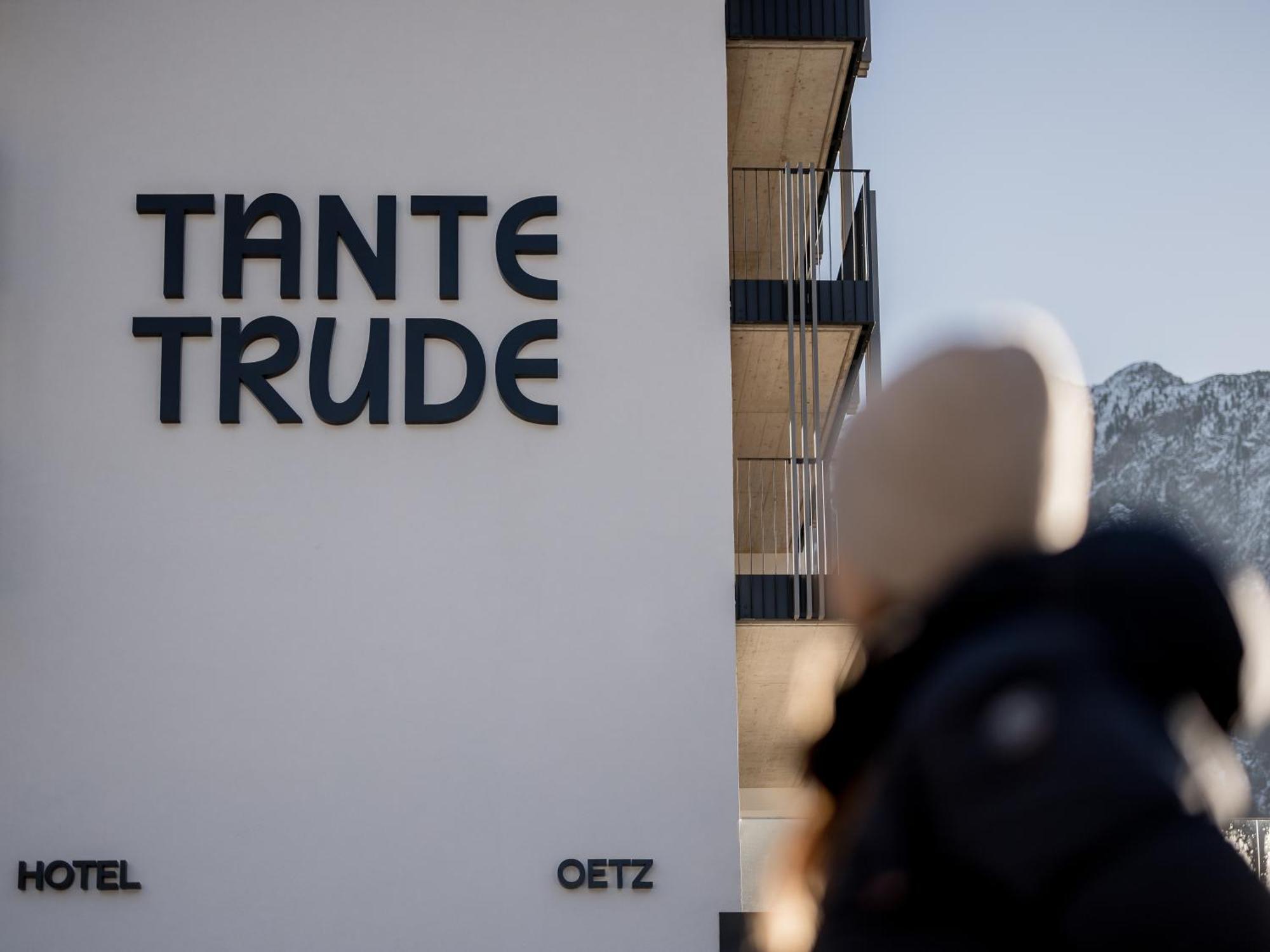 Aparthotel Tante Trude Оец Екстериор снимка